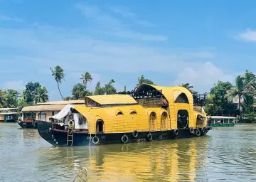 Houseboat in Alleppey with Oberon Tours&Travels 