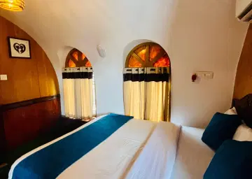 Alleppey Houseboat Bedroom with Oberon Tours&Travels 