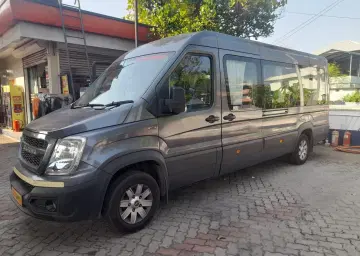 Traveller Bus Urbania with Oberon Tours for Munnar Tour