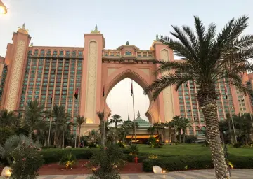 Atlantis hotel photo stop