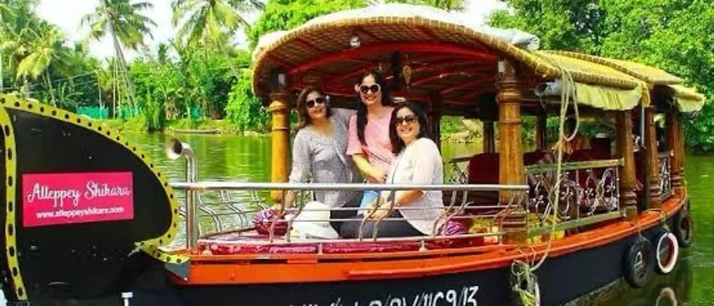 Alleppey Backwater Shikara Cruise – Best Scenic Boat Ride in Kerala - Professional tour experience with Oberon Tours