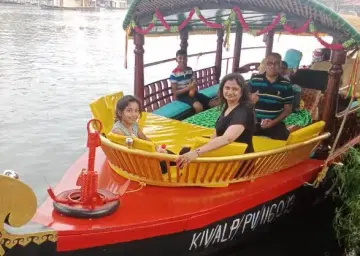 Shikara Boat Ride Kerala