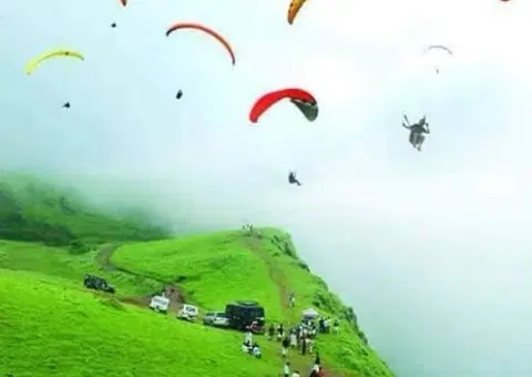 Munnar and Vagamon Tour Package from Kochi Munnar and Vagamon Tour Package from Kochi - Premium vacation packages from Oberon Tours